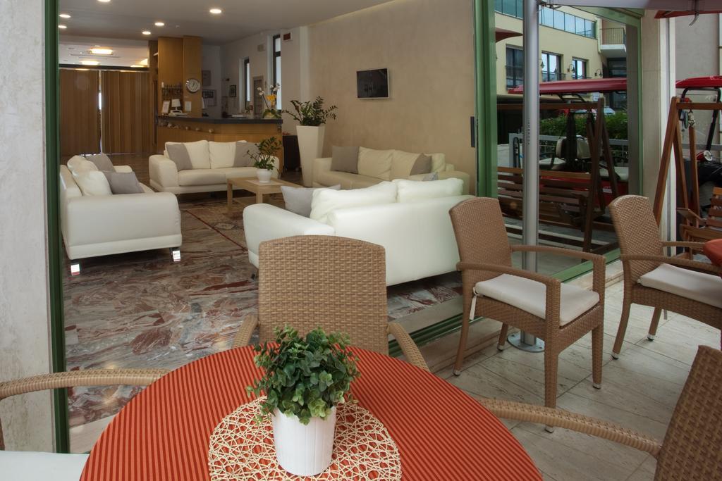 גביצ'ה מארה Hotel International מראה חיצוני תמונה
